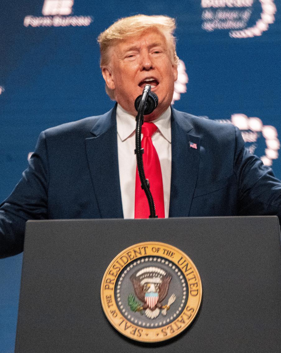 Зеленский требует денег, Трамп сделал прогноз по завершению СВО: хроника очередных событий украинского кризиса