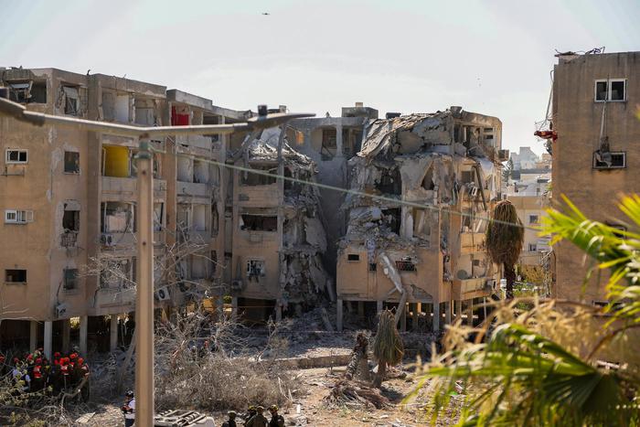 В Беэр-Шеве и Тель-Авиве зафиксированы разрушения после ударов с воздуха