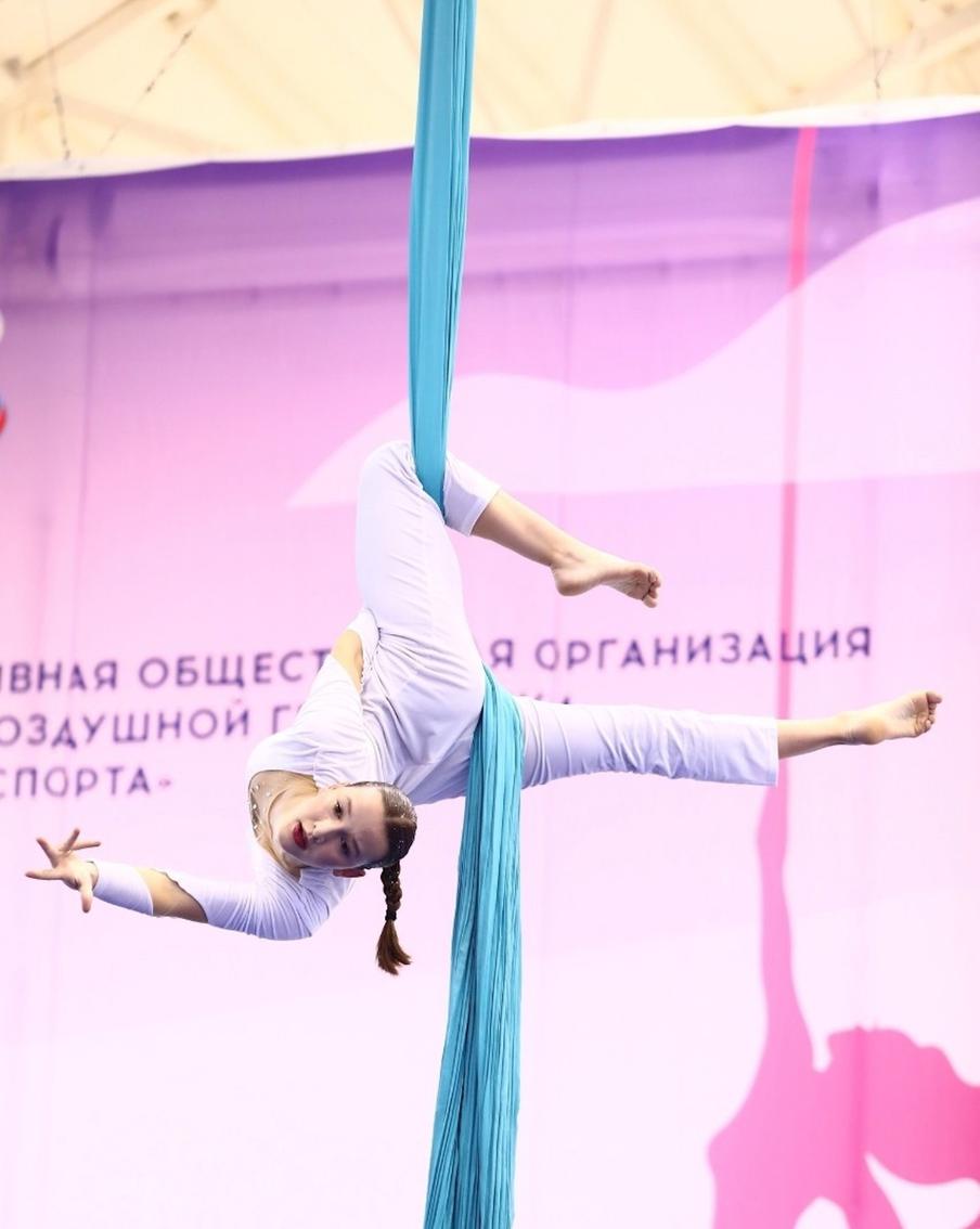 Спортивные события в Москве: соревнования по воздушной гимнастике и ночной забег