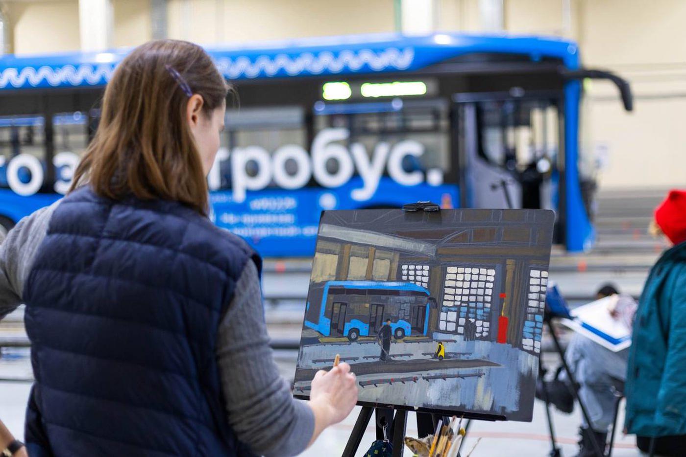 Проекту "Искусство в метро" исполнился год