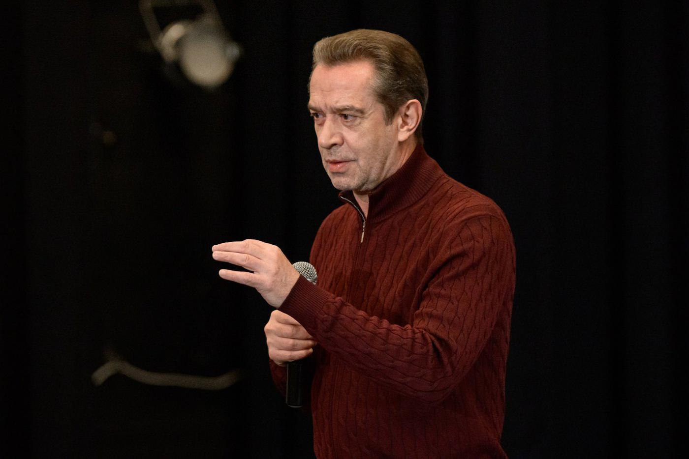 Владимир Машков рассказал о разнице чувств и эмоций и вызвал дух Станиславского