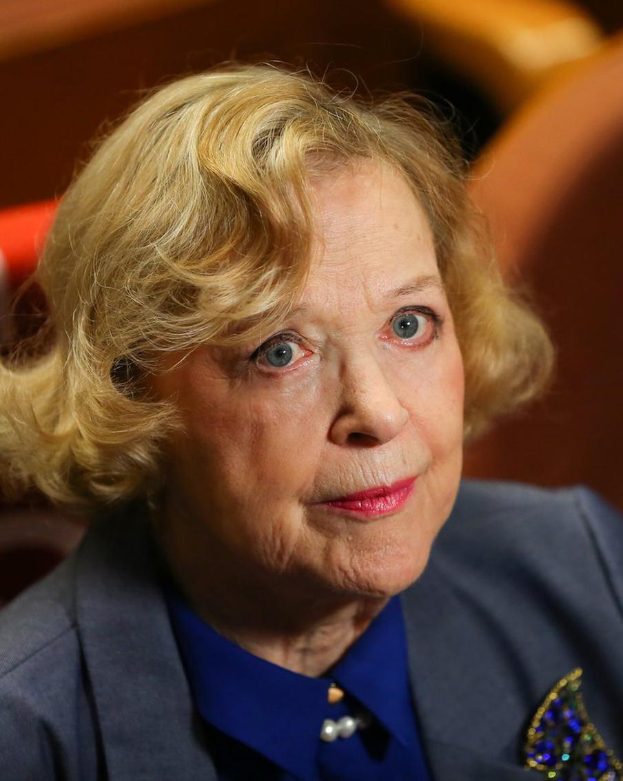 В возрасте 90 лет скончалась народная артистка РСФСР, подарившая голос Наде из "Иронии судьбы", Валентина Талызина