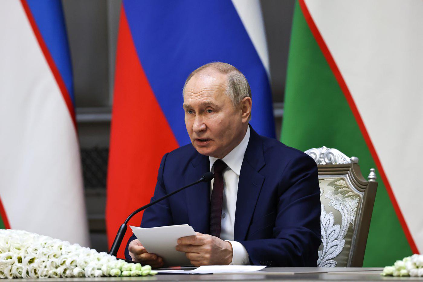 Российский президент Владимир Путин призвал Украину признать результаты референдумов