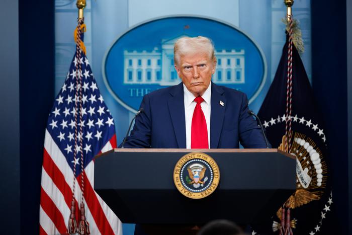 Дональд Трамп сообщил о полном уничтожении иранских ядерных объектах американскими военными