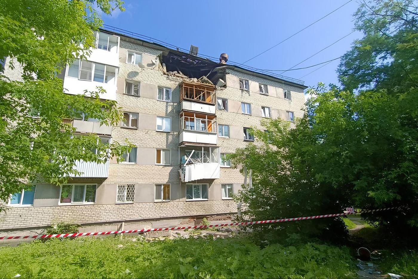 Четыре человека пострадали при взрыве газа в жилом доме в Свердловской области