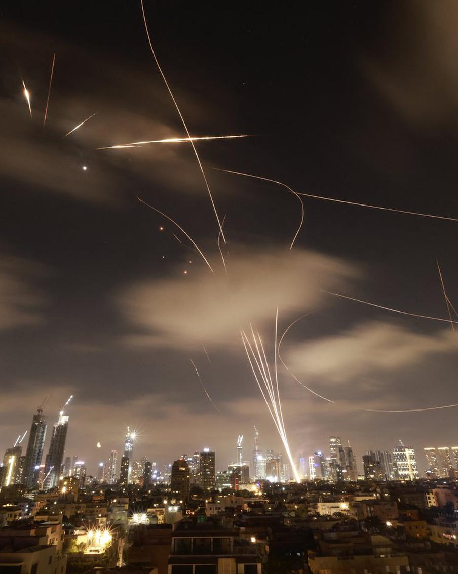 КСИР: Иран ударил по Израилю баллистической ракетой Kheibar Shekan