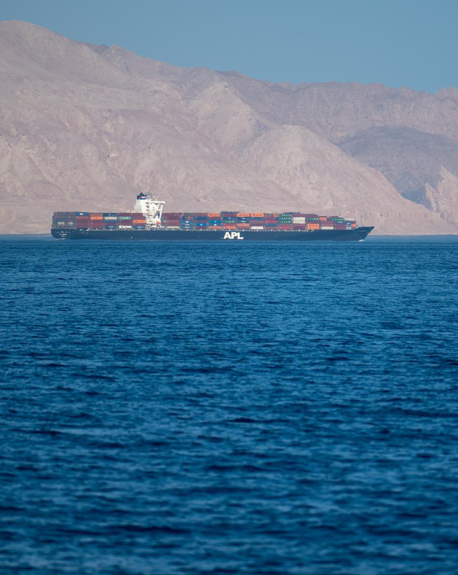 Иранские власти готовятся перекрыть важный для торговли нефтью Ормузский пролив в ближайшее время