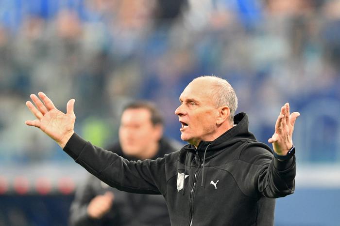 Один из коллег Валерия Карпина по тренерскому штабу российской сборной по футболу обвинён в многожёнстве