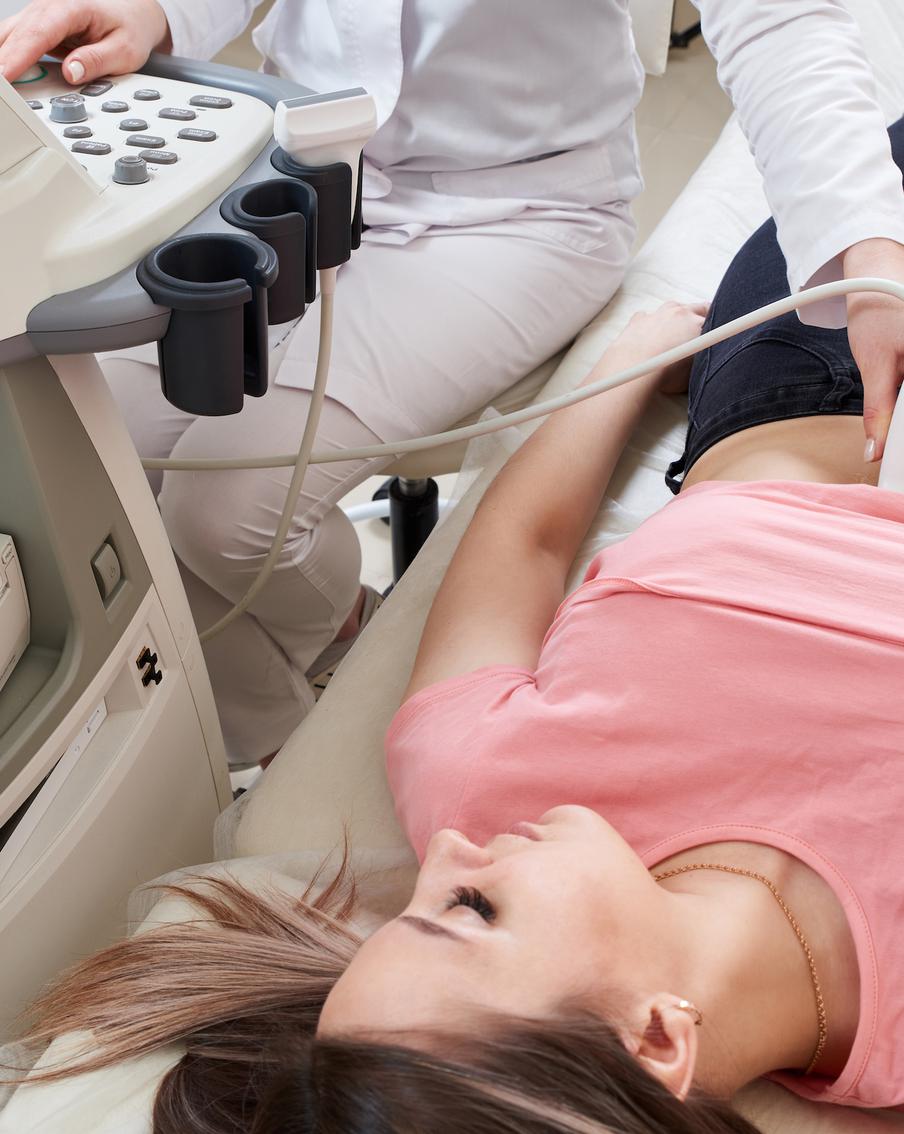 Регулярные осмотры у гинеколога помогут сохранить женское здоровье