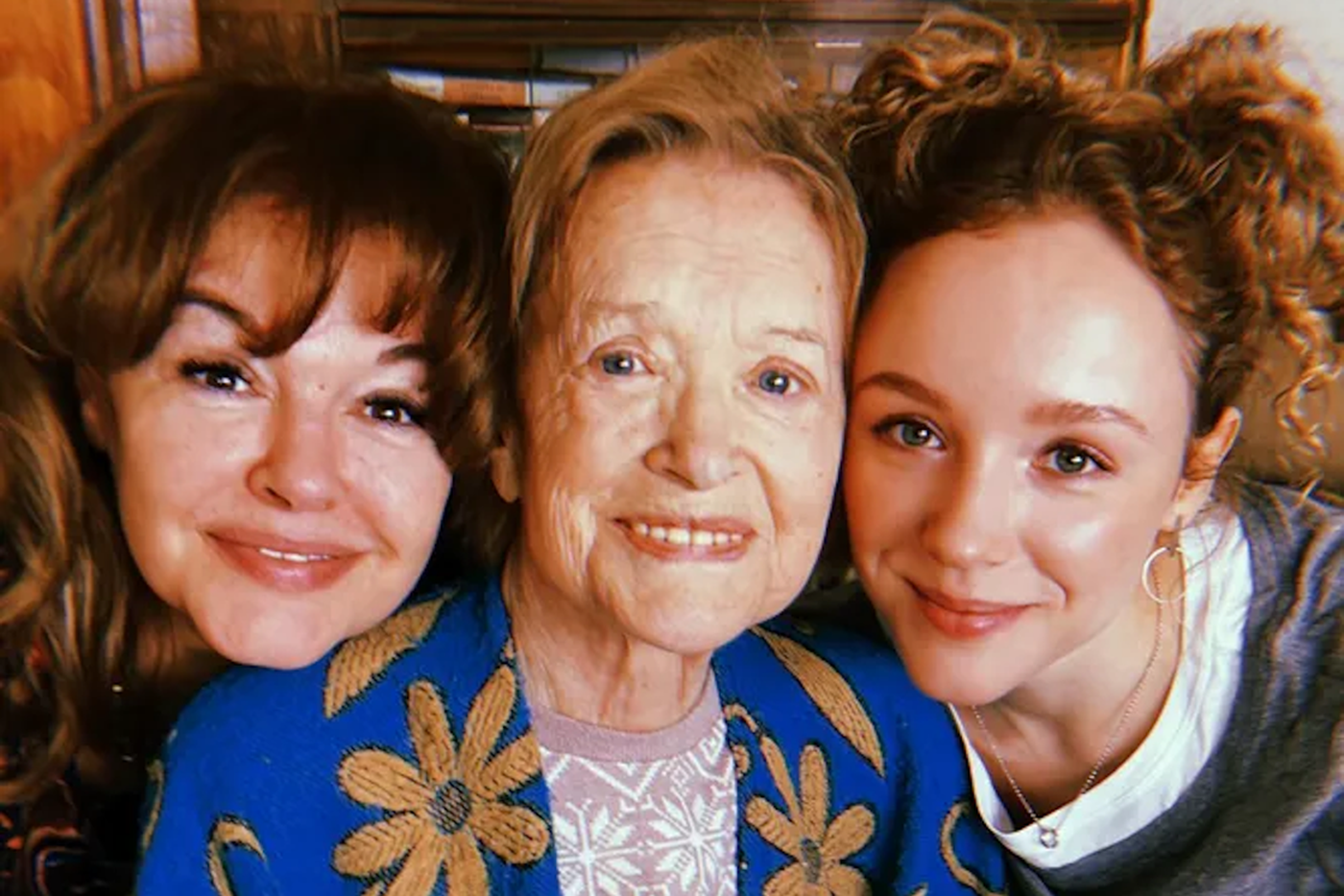 Актриса Анастасия Талызина трогательно попрощалась с бабушкой Валентиной Талызиной