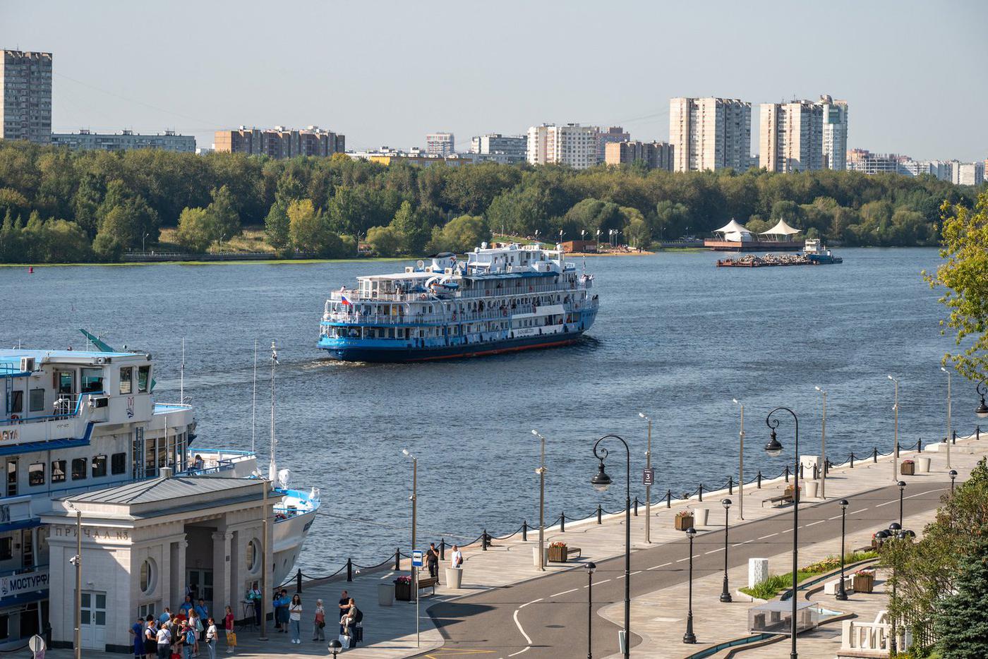 Речные вокзалы почти 700 раз приняли и отправили круизные суда за 2 месяца летней навигации
