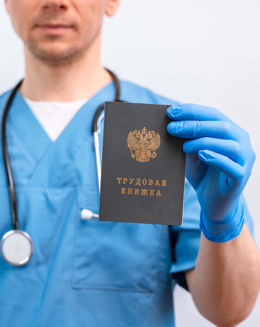 Выпускников-медиков хотят не допускать к работе без трёх лет стажа в госклиниках