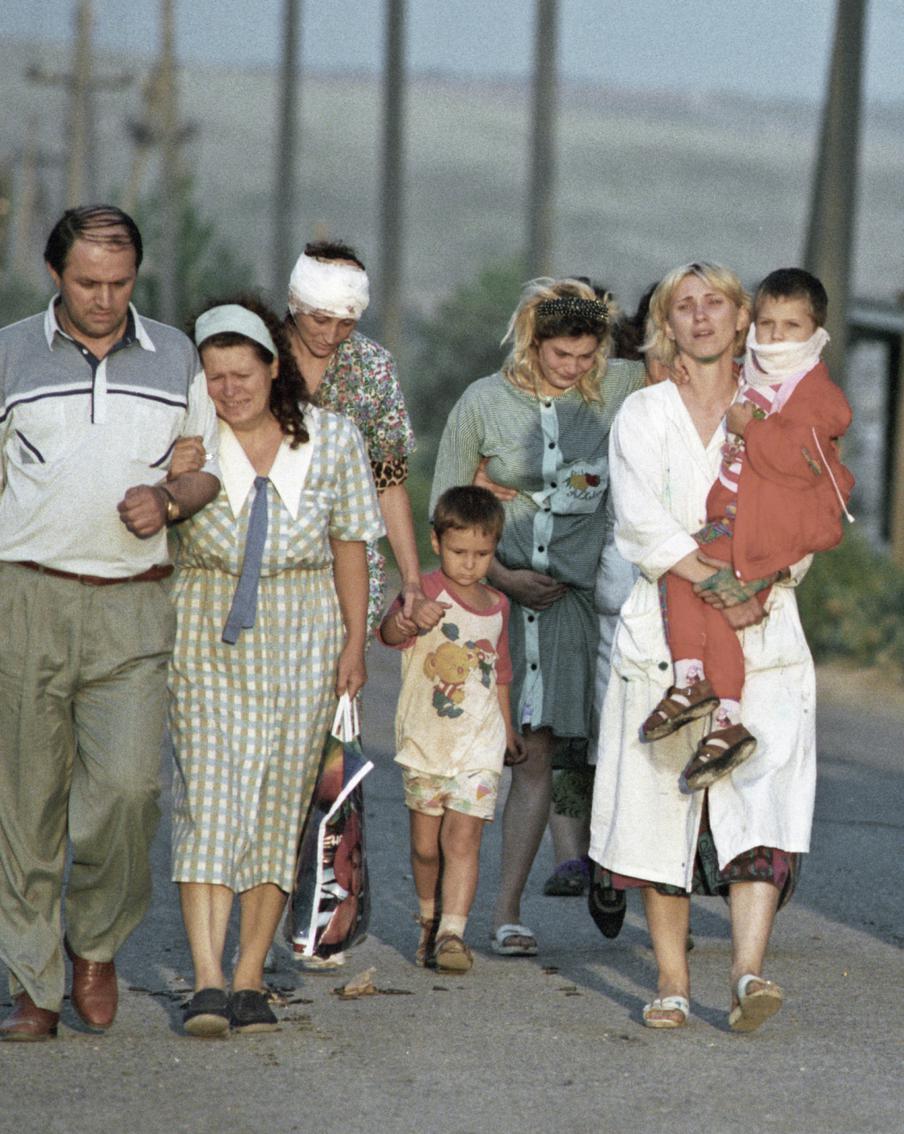 30 лет захвату Будённовска: Басаев говорил с Черномырдиным как школьник, террористка купила туфли