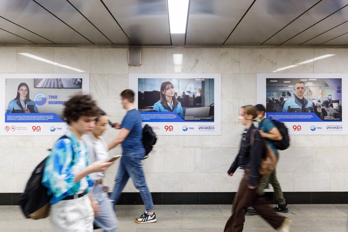 На выставке "Молодость. Метро. Движение!" показывают портреты специалистов предприятий по выпуску составов метро