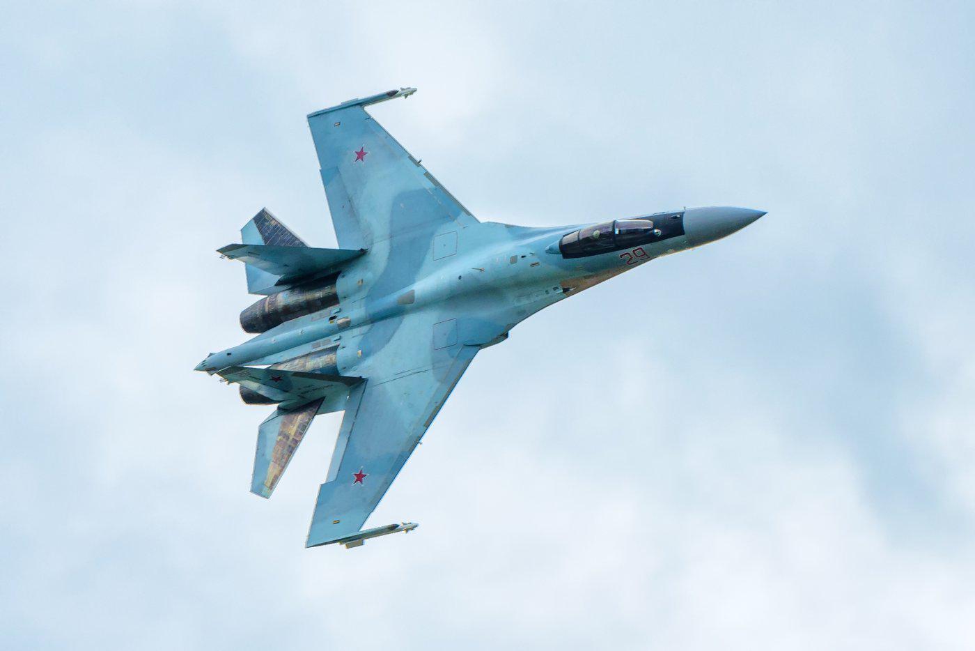 ОАК передала МО РФ партию новых истребителей Су-35С