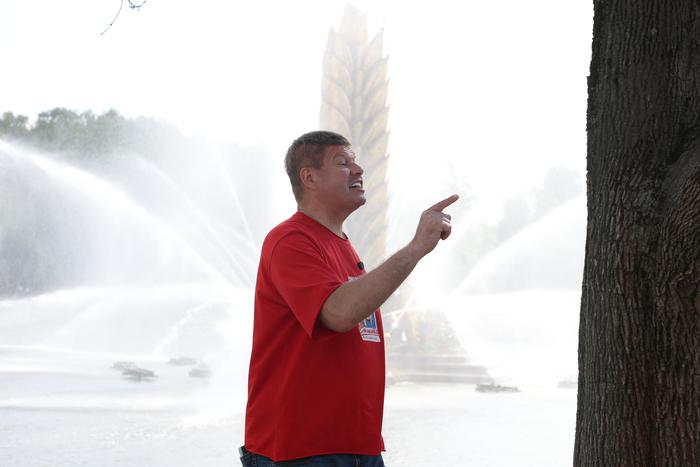 Губерниев заманивает на ВДНХ "Оскаром", ёжиками и крепким сердцем