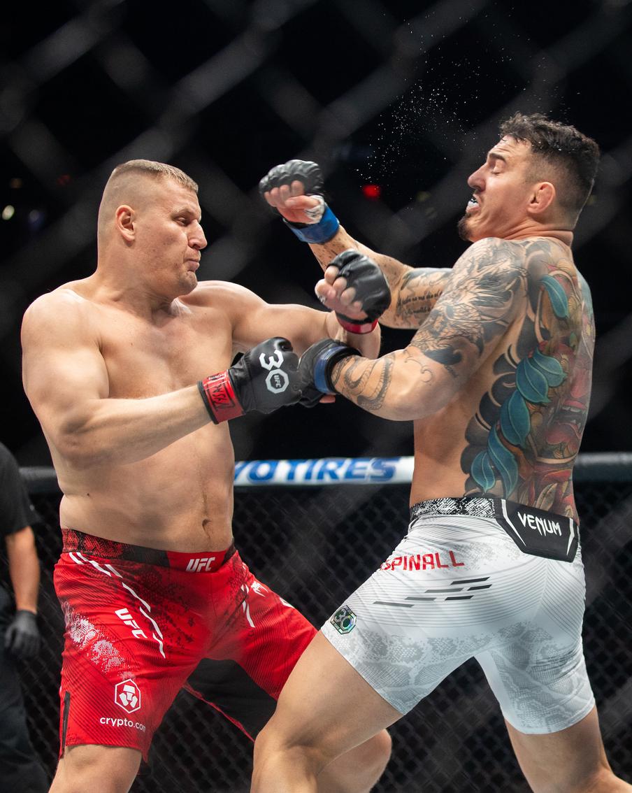 Россияне жаждут отобрать пояс у нового чемпиона UFC