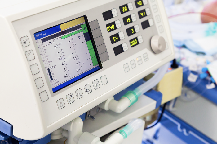 Неадекват, который ударил ребёнка об пол в Шереметьево, вёл себя буйно ещё на борту самолёта