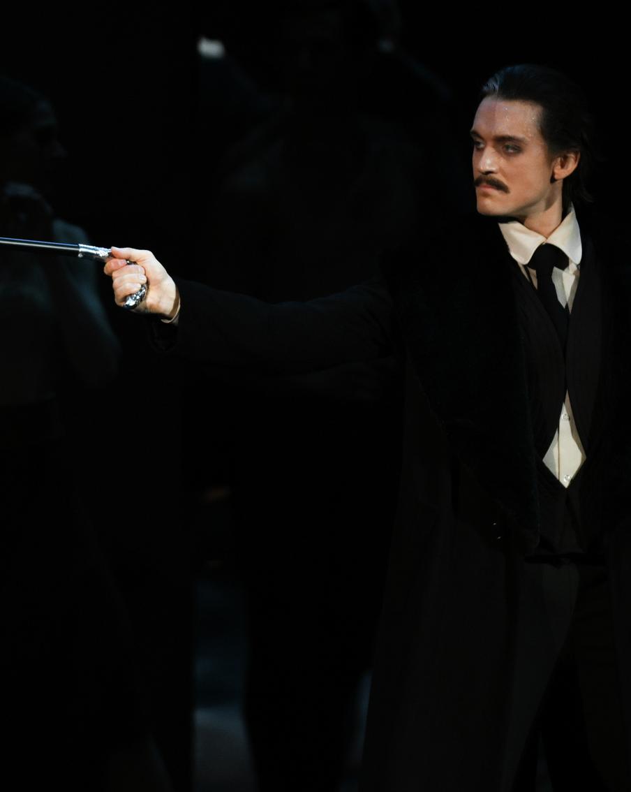 Сергей Дягилев танцует в пальто: на сцене Большого театра вспомнили знаменитого импресарио