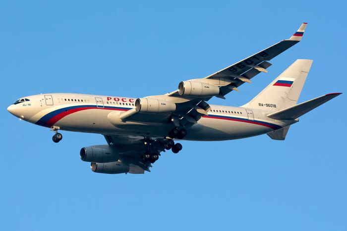 Борт российского специального лётного отряда "Россия" приземлился в аэропорту Нью-Йорка