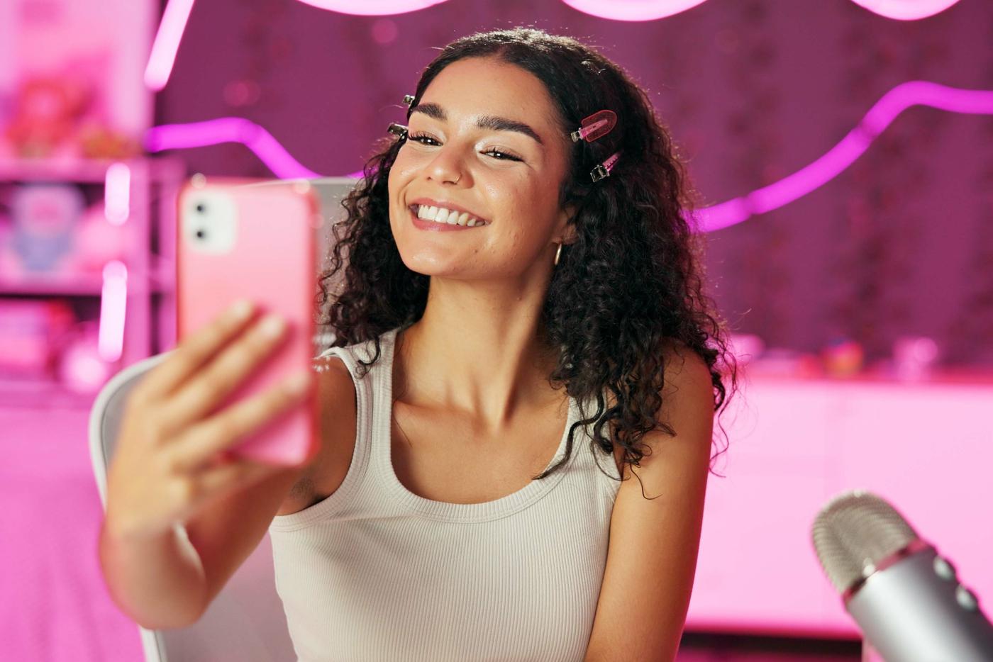 Сода, лимон, паста и гормональные мази: чем опасны бьюти-советы из TikTok