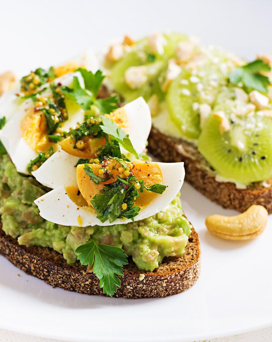 Есть яйца на завтрак любят все. Но как их правильно готовить, чтобы принести пользу организму