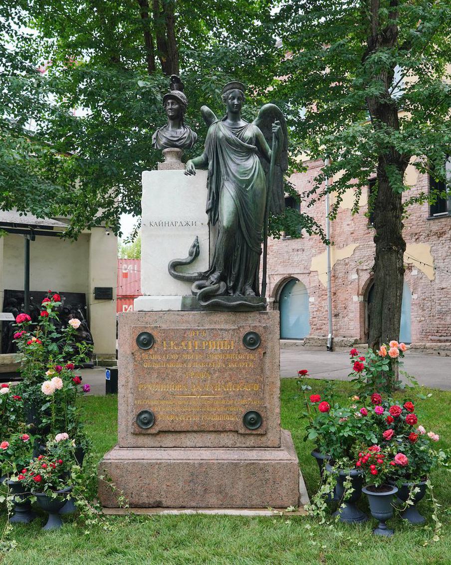 Богиню мира отмыли от загрязнений: уже 190 лет она стоит на улице