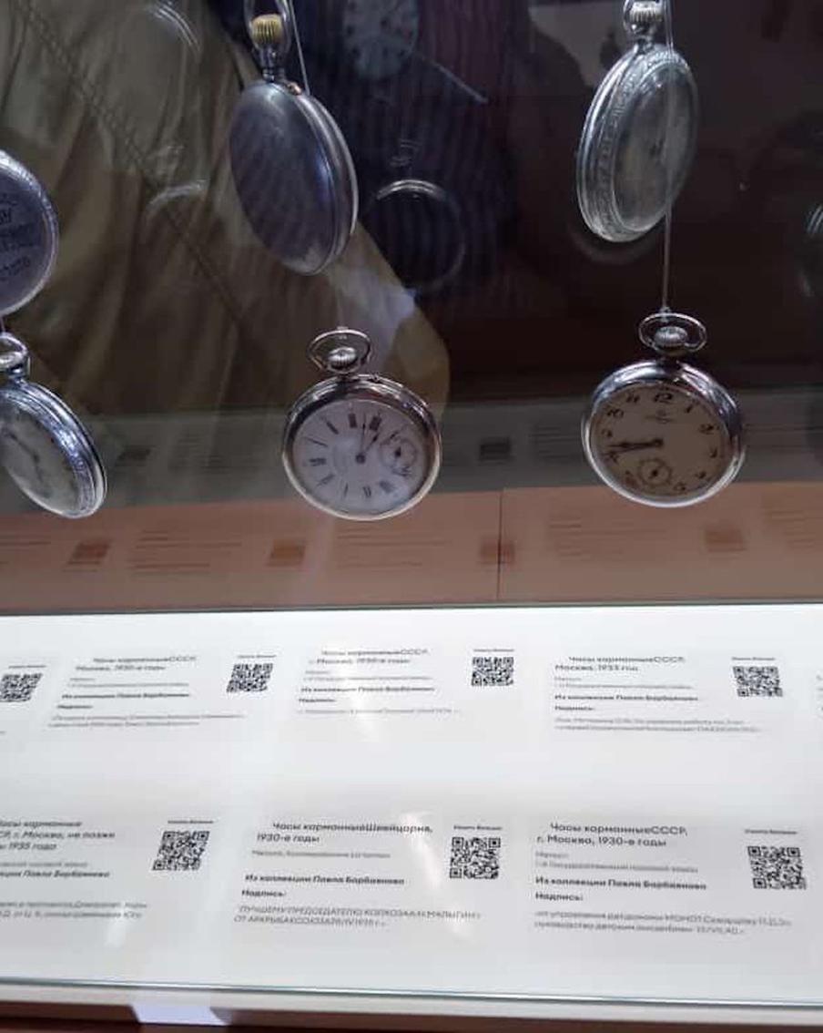 Коллекционер показал часы великих князей, метростроевцев и родни Чкалова