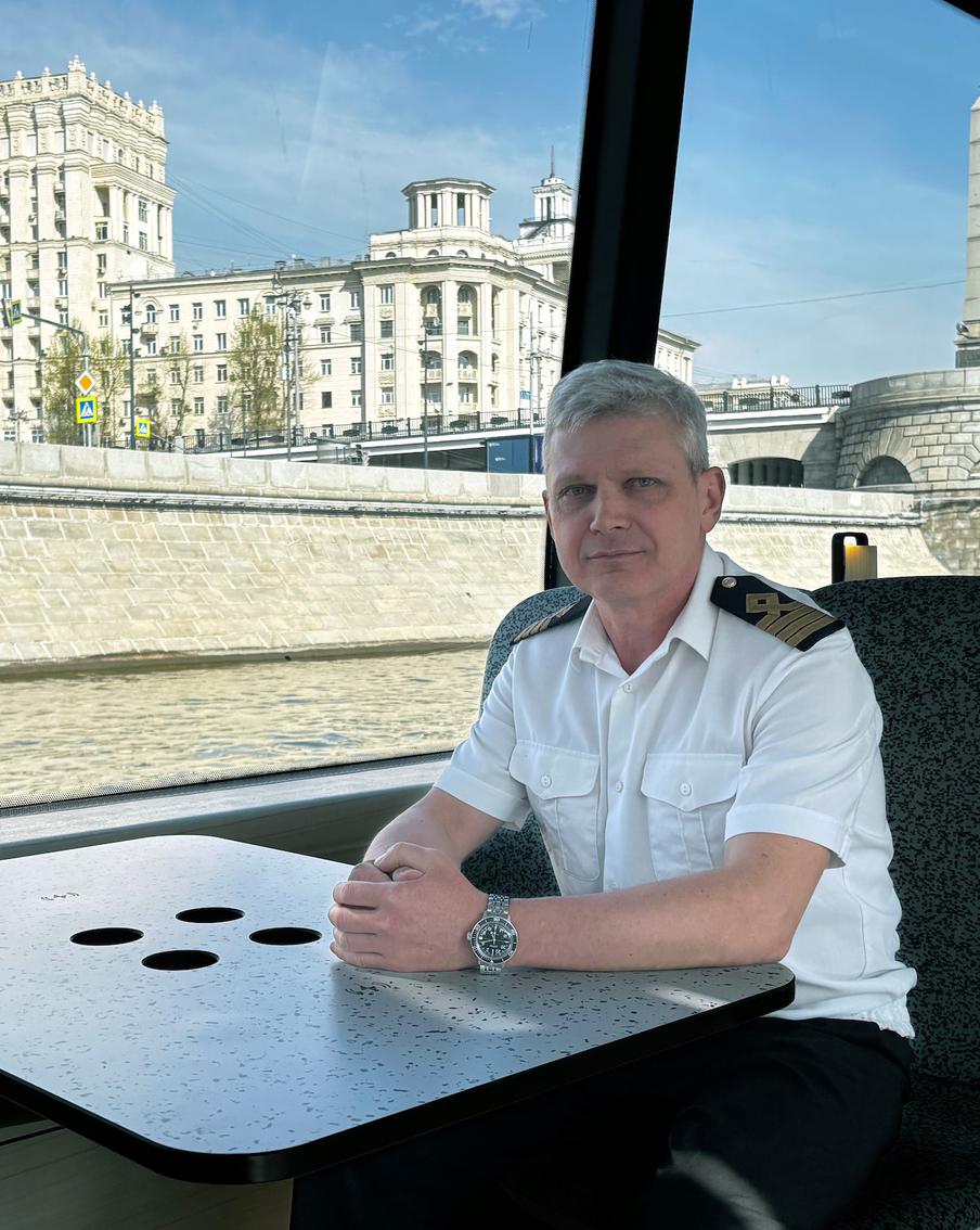 В Москве всё больше капитанов: они обслуживают новые маршруты электросудов