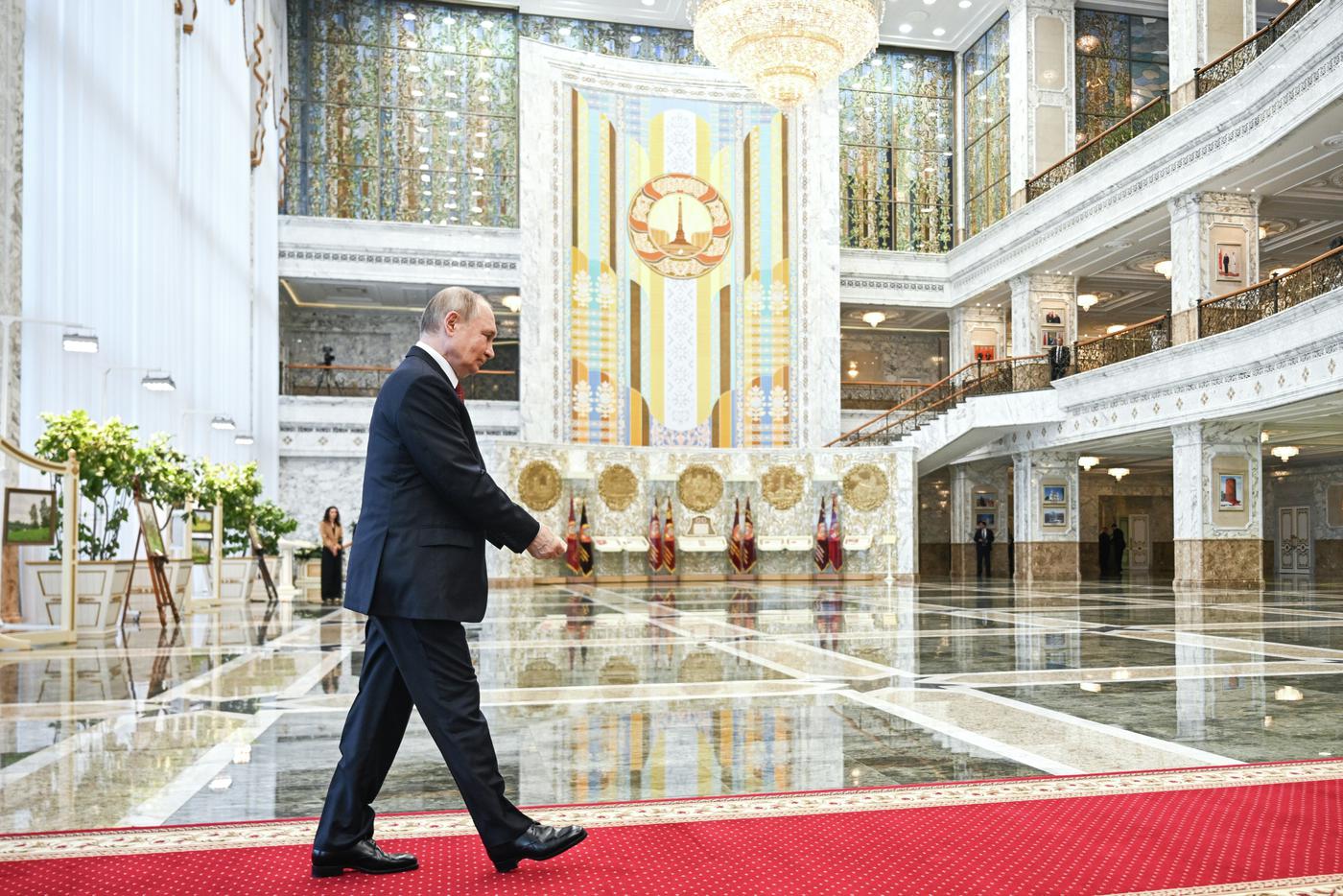 Владимир Путин прибыл во Дворец независимости в Минске на встречу лидеров Евразийского экономического союза
