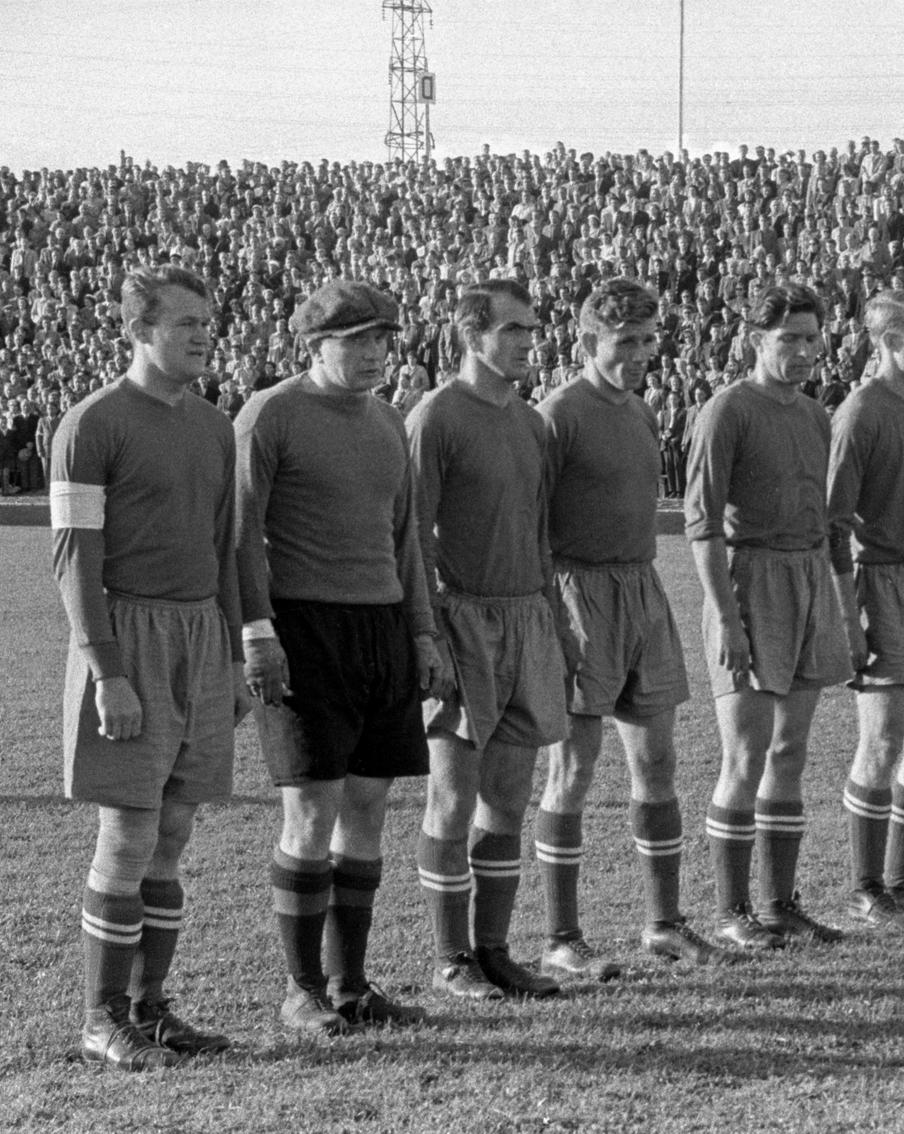 "Мои товарищи горели заживо": танкист подрывал немцев, а потом играл за лучший ФК страны