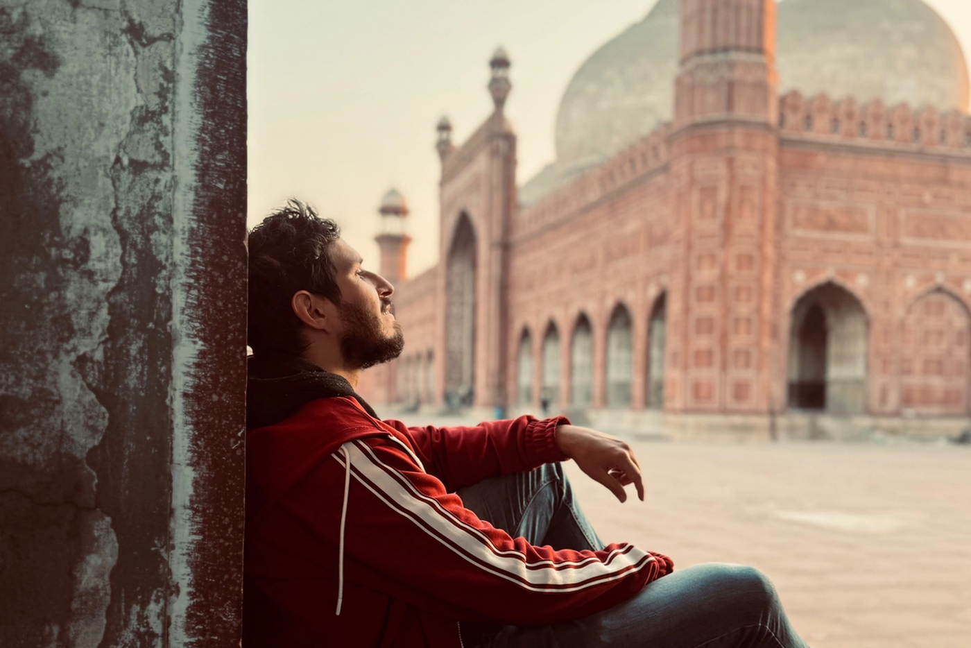 "К голове приставили пистолет": как москвич впал в кому и стал автостопщиком