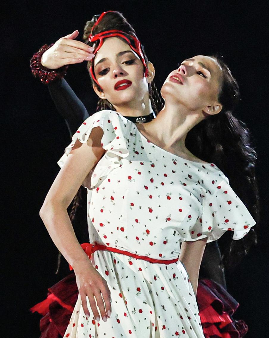 Петербург посмотрел супершоу Загитовой "Ассоль": на льду появились Ягудин и Медведева