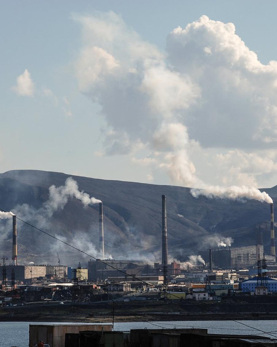 В Норильске спасатели ведут поиски пострадавших на месте обрушения рудника