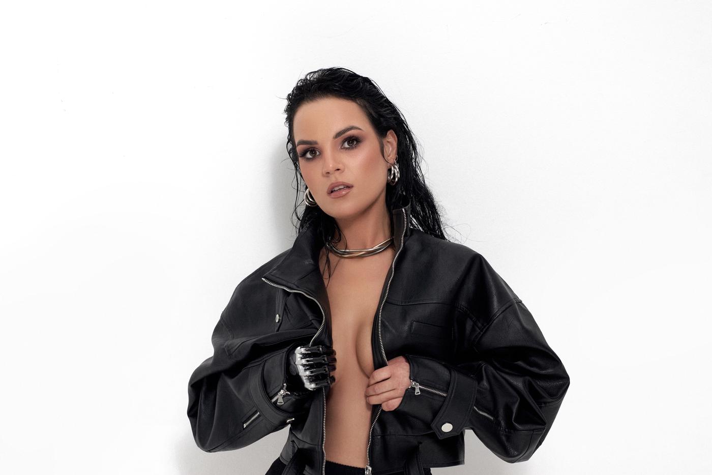 "Я сексуальна!": Грачёва, которой муж отрубил кисти, показала откровенные фото