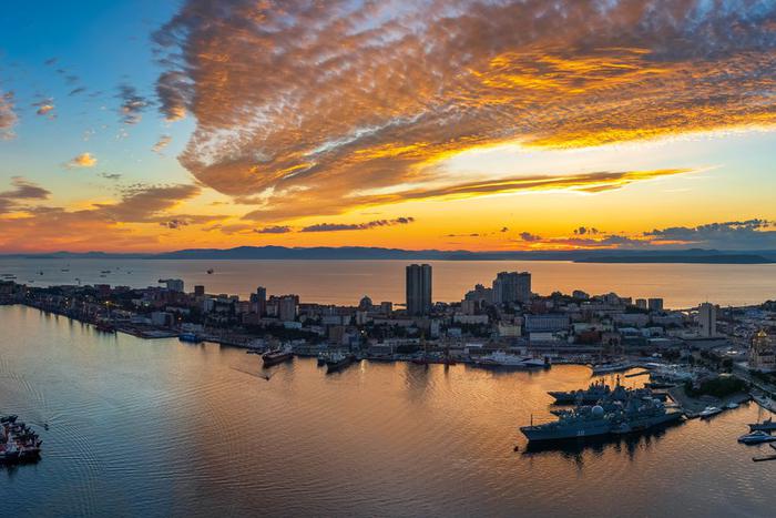 Во Владивостоке затонул туристический катер, который до этого стал жертвой пожара