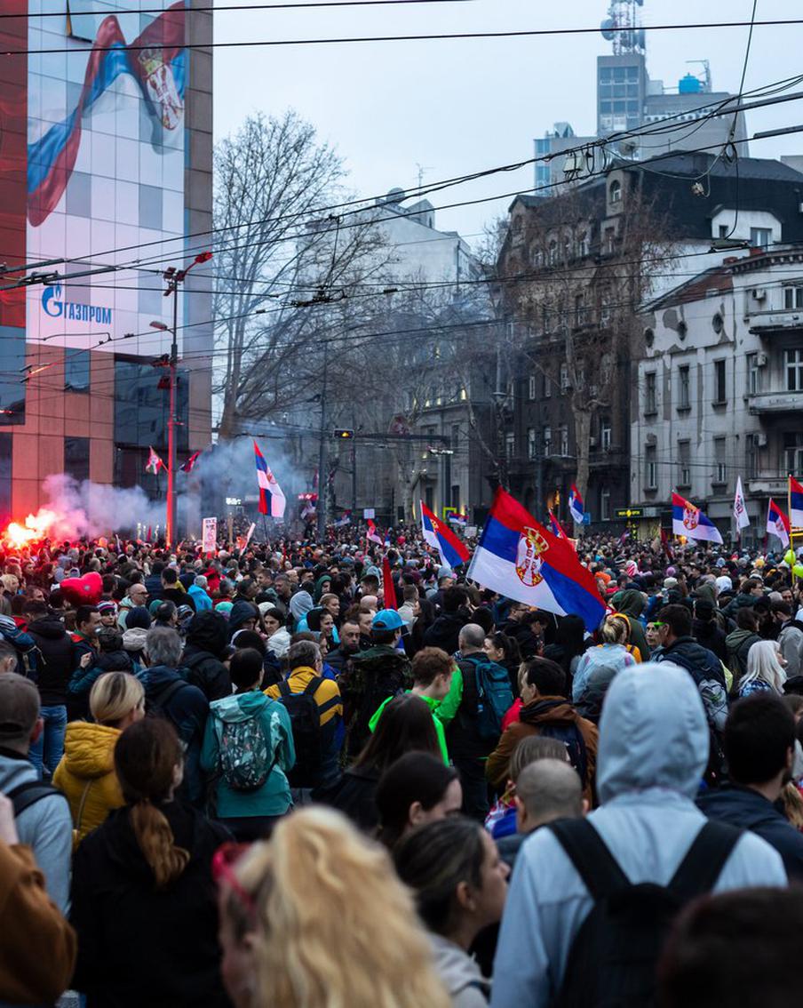 Сербские протестующие потребовали отставки президента Александра Вучича из-за трагедии в Нови-Саде