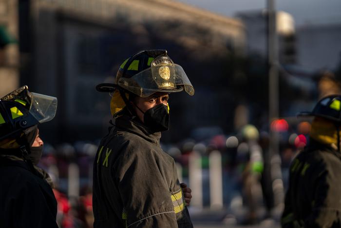В Анталье загорелось несколько зданий в историческом центре, в том числе и гостиница для туристов