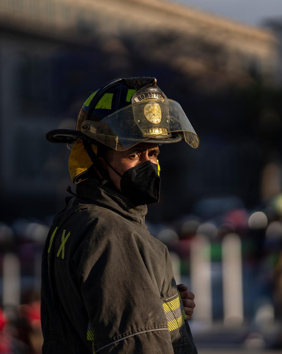 В Анталье загорелось несколько зданий в историческом центре, в том числе и гостиница для туристов