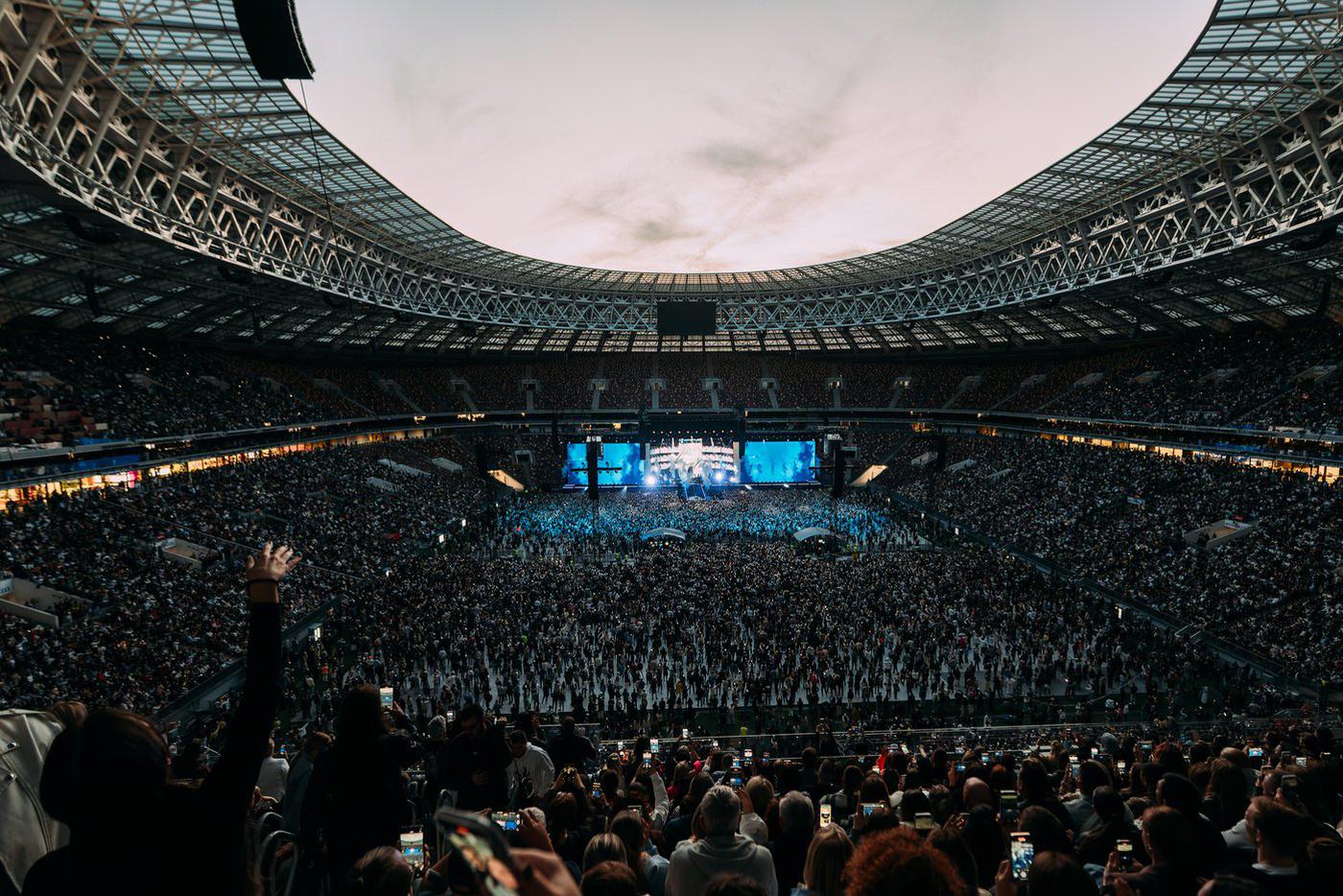 За два дня на концертах Басты в "Лужниках" побывало 144,5 тыс зрителей.