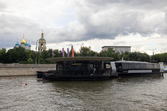 Восемь новых электросудов пополнили флот речного электротранспорта Москвы