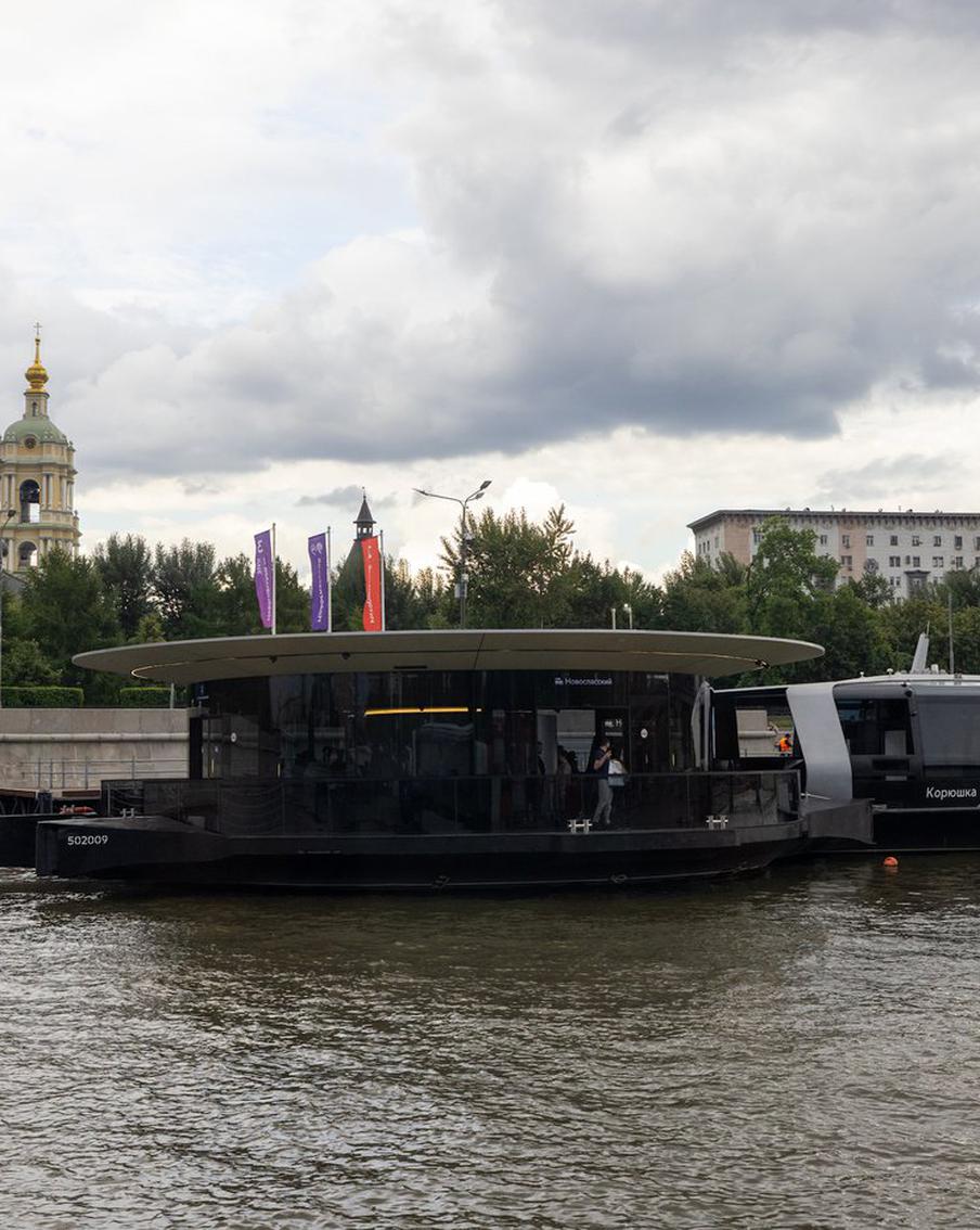 Восемь новых электросудов пополнили флот речного электротранспорта Москвы