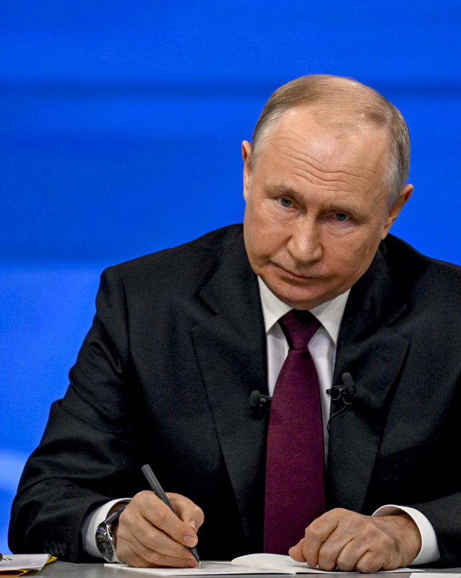Путин поручил обеспечить устойчивость Рунета