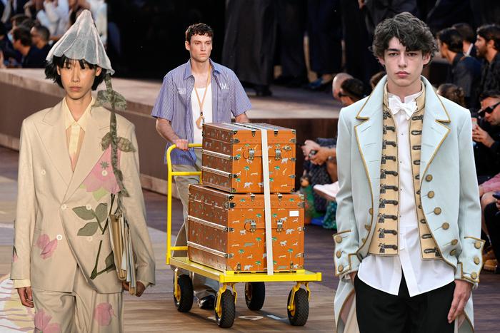 Мужчины приобщаются к Индии и стилю денди: тренды показов из Парижа и Милана