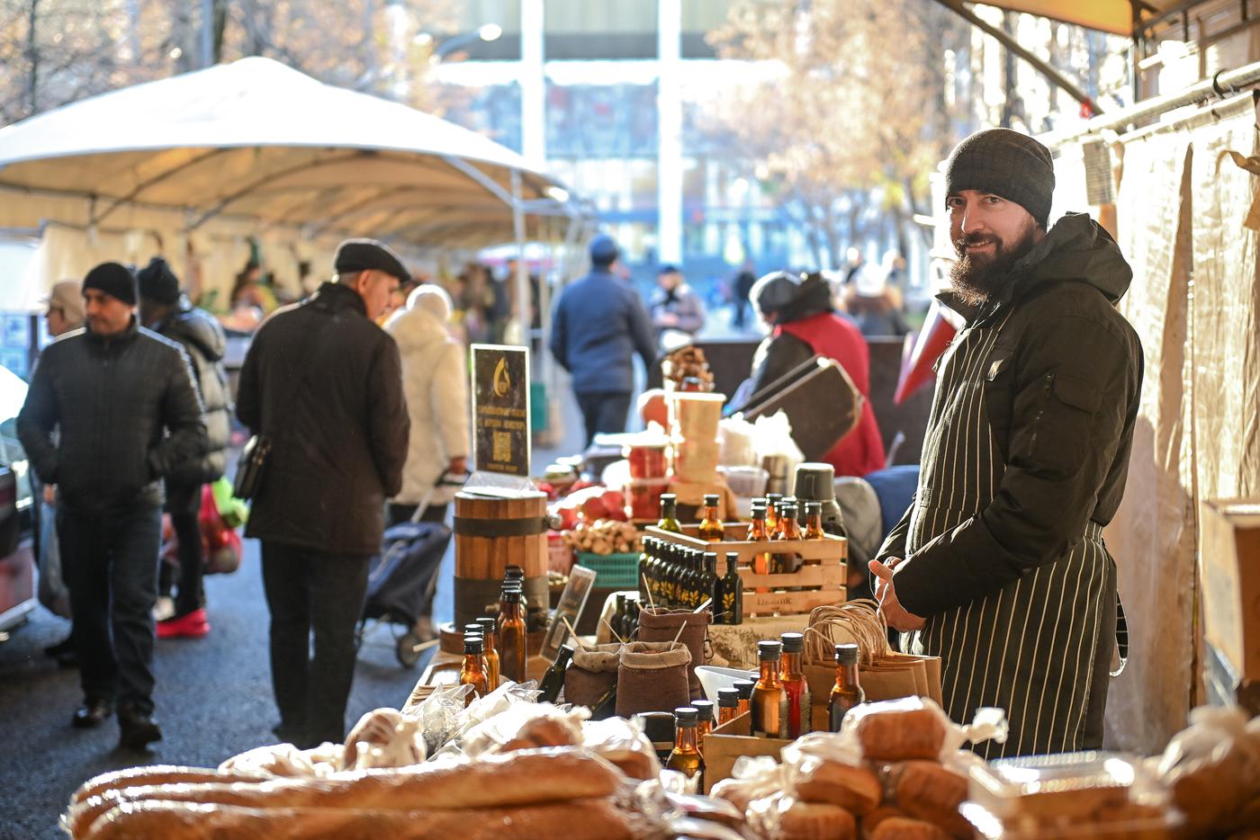 День семьи: на московских ярмарках представили сыродавленные масла