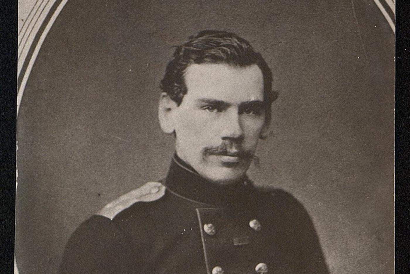 Лев Толстой был в ужасе от казни и вырубки лесов, но военная журналистика открыла ему глаза