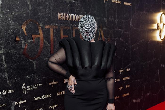 На премьеру сериала "Этерна" знаменитости оделись в стиле фэнтези