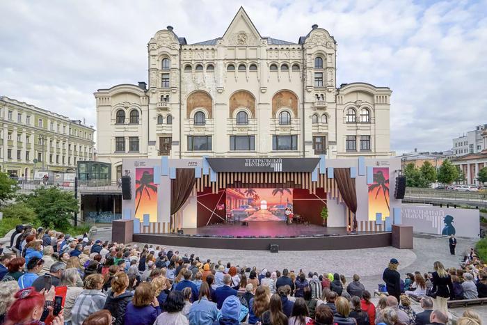 Что ожидает посетителей площадок "Театрального бульвара" до конца лета