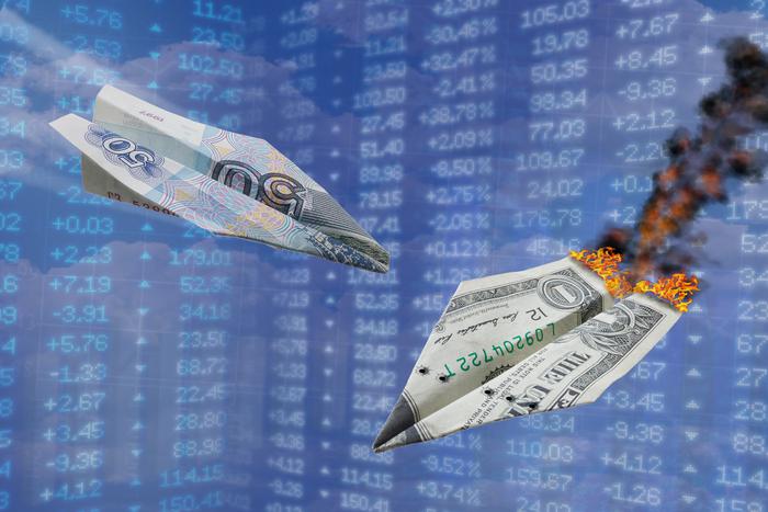 Крепкий, но опасный: как рубль "обошёл" доллар и кого это разоряет