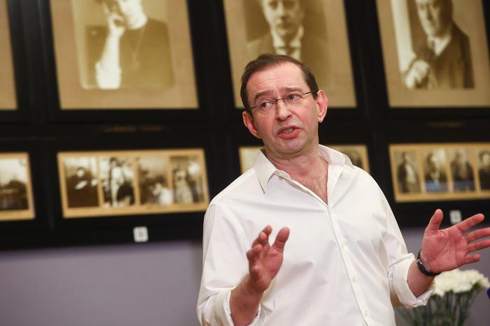 Константин Хабенский рассказал, как МХТ имени Чехова участвует в "Театральном бульваре"